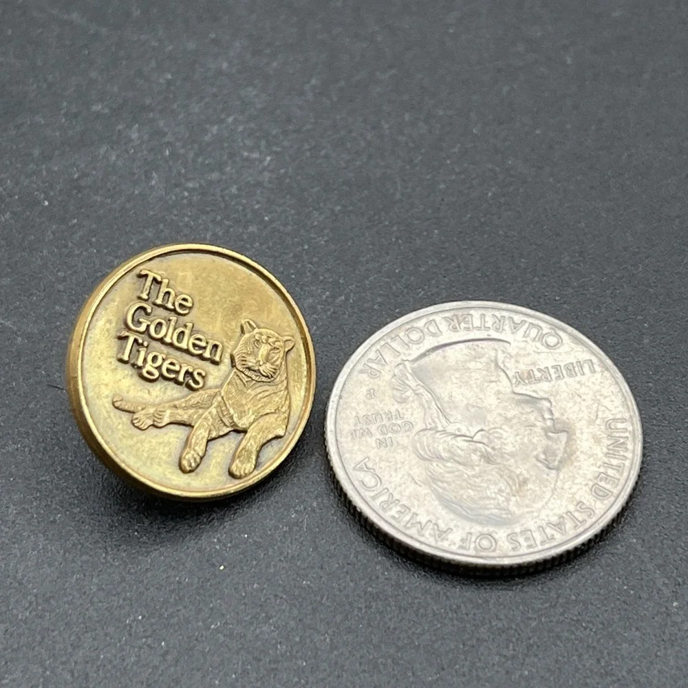 The Golden‎ Tigers Gold Tone Lapel Hat Pin